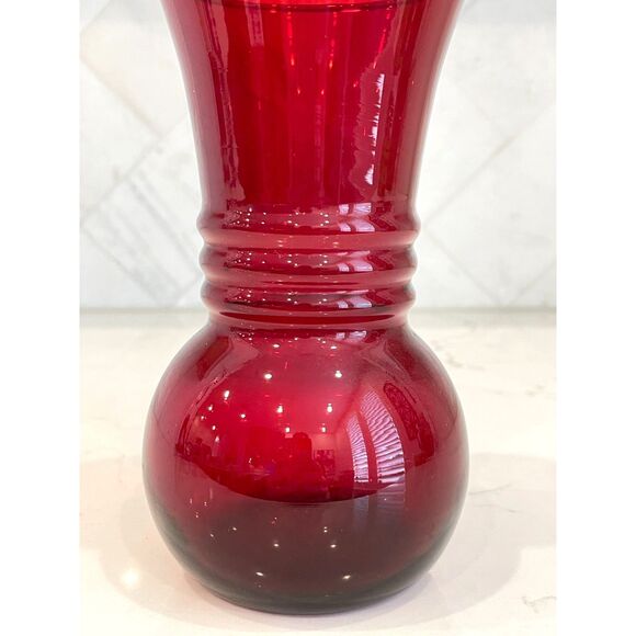 Vintage MCM Anchor Hocking Ruby Red Art Deco Ribbed Bud Vase 6.25" - Picture 3 of 4